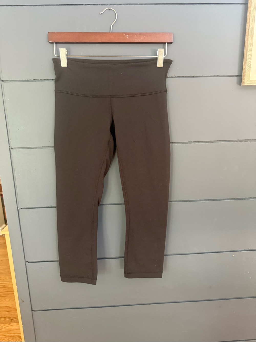 Lululemon black cropped leggings size 6